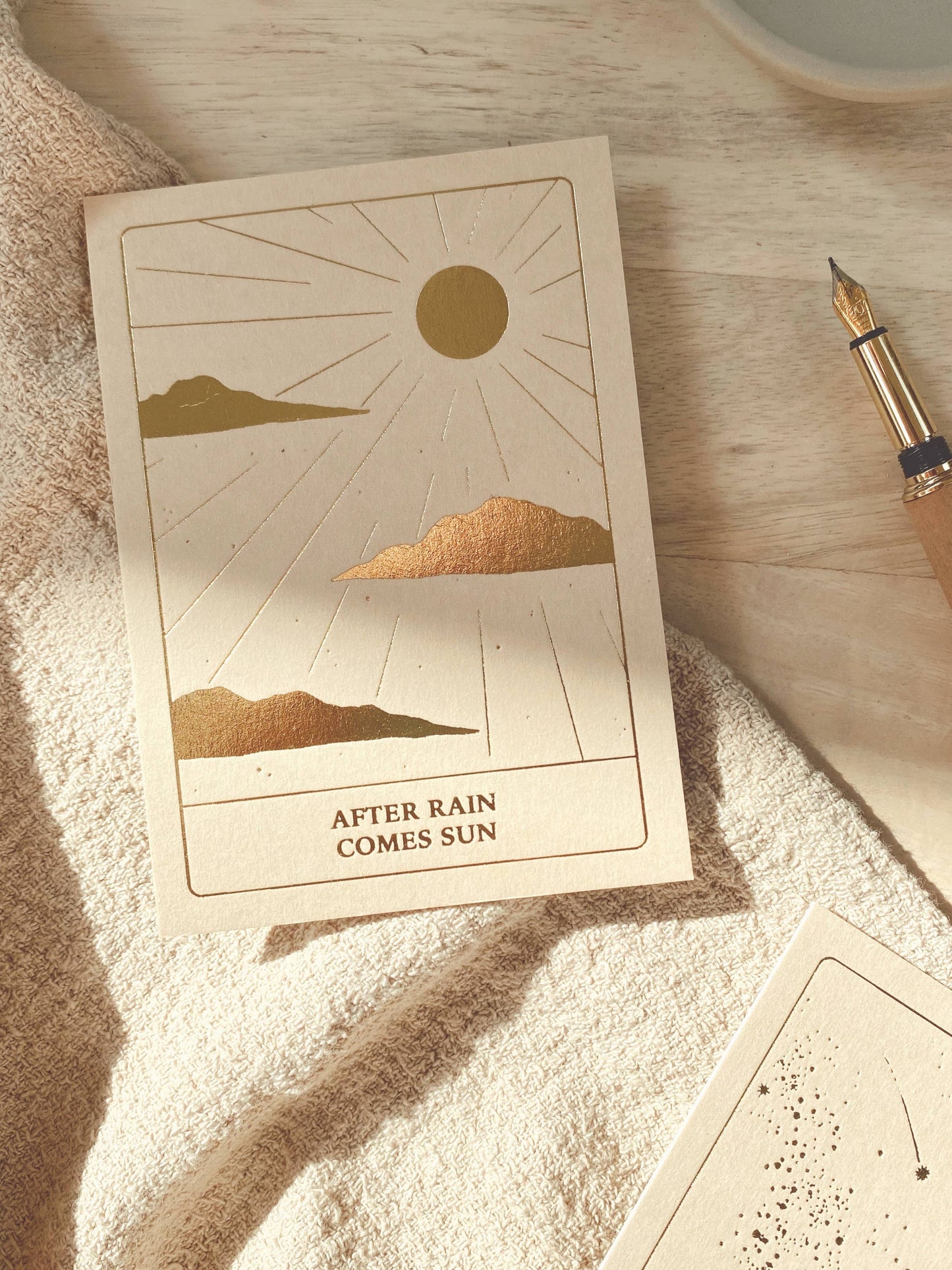 AFTER RAIN COMES SUN - ÉDITION DORÉE - CARTE POSTALE -