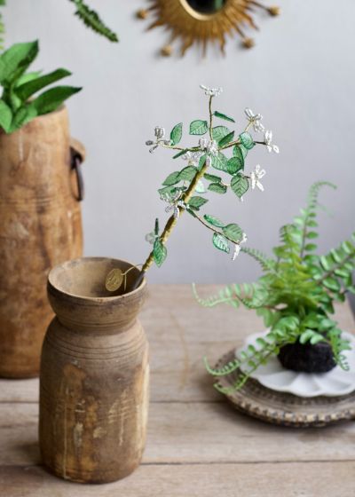 Tige fleur feuilles vertes